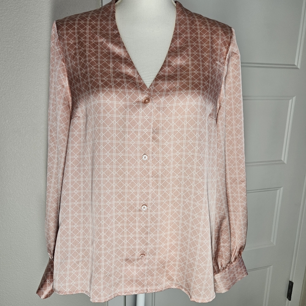 Halogen beautiful Pink Geometric Blouse New w tags!